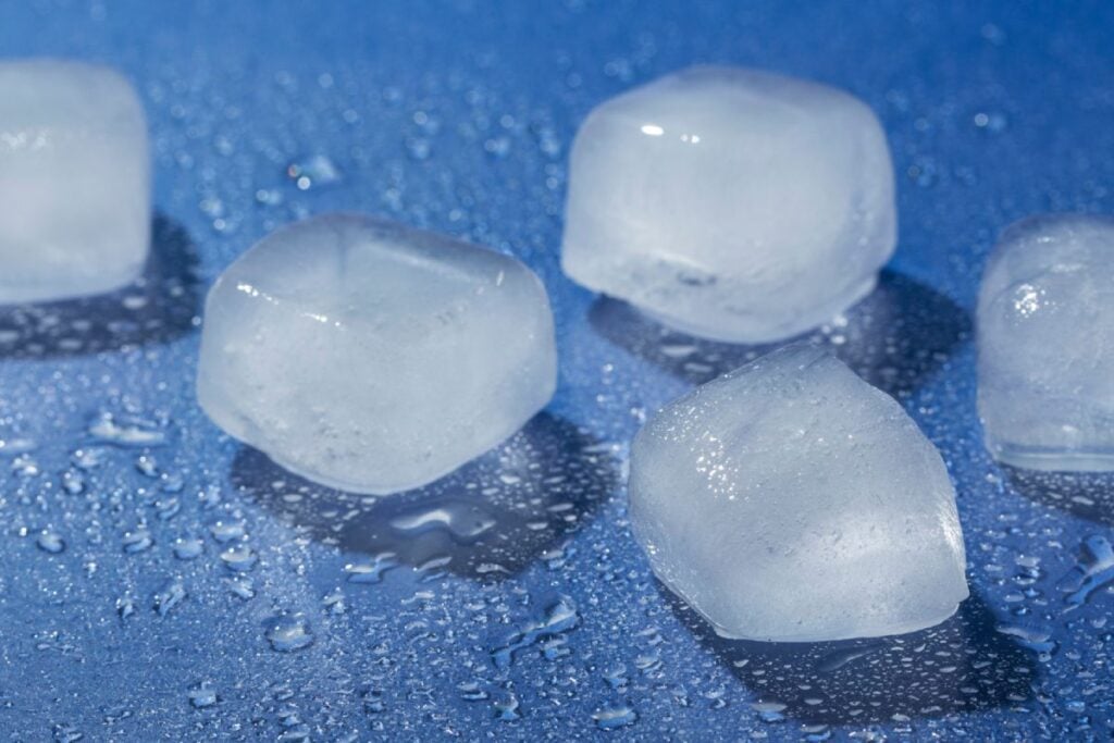 How best to use ice – find out how to treat injuries immediately!